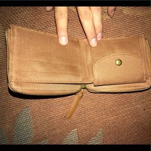 Men’s leather zip wallet